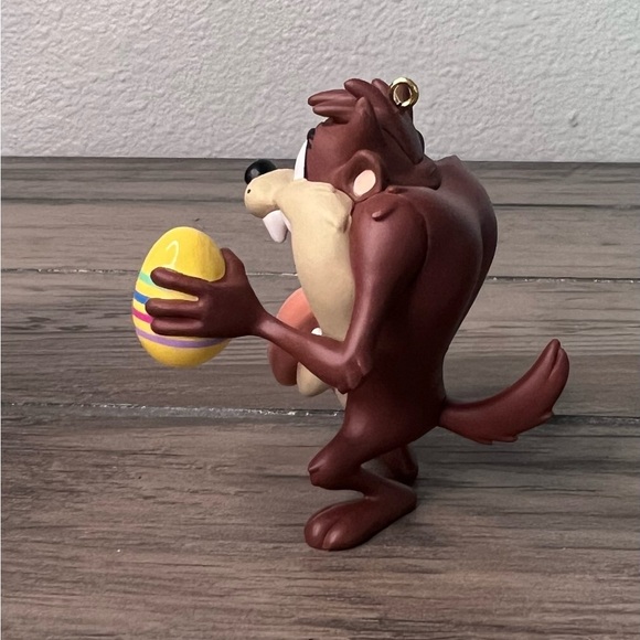 Hallmark Keepsake **NEW** 2001 “Taz Paint Egg!) Looney Tunes Easter Ornament - Picture 6 of 9